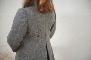 auténtico-abrigo-inglés-tweed-niñas-moscas-gris-detalle-espalda
