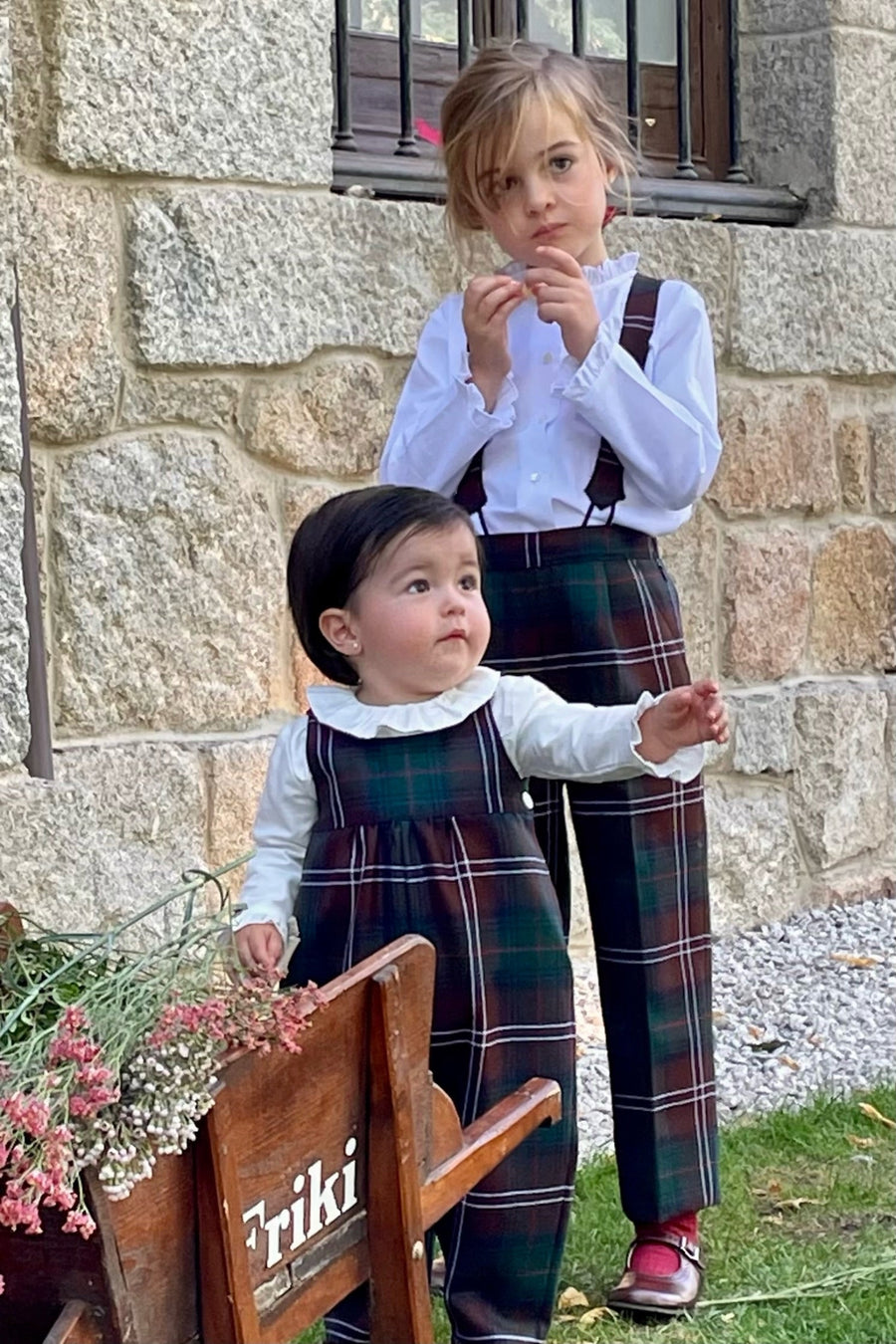 Pantalón niña tirantes Tartan